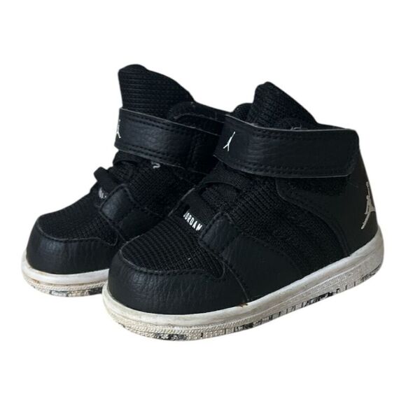 Nike Jordan Black Mid Toddler Kids Shoes 4C Sneakers 828244-010 Strap-Closure - Picture 1 of 10
